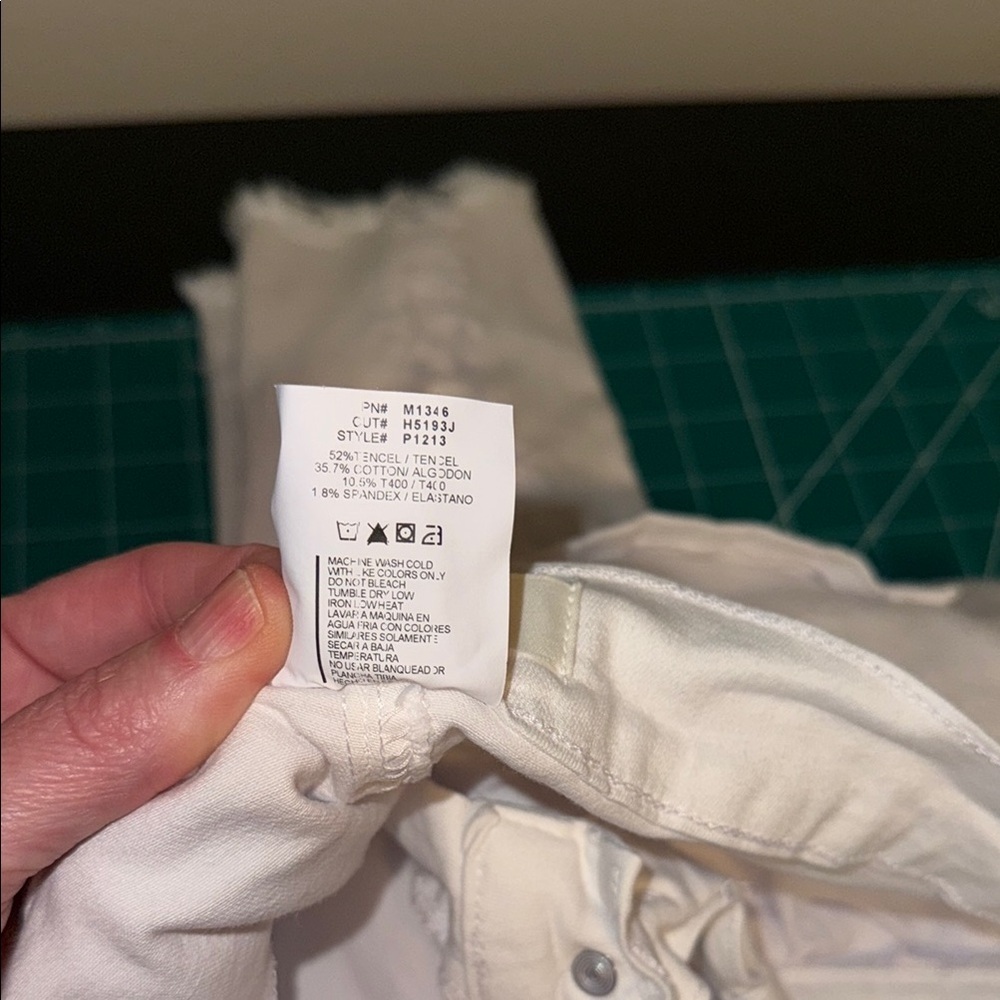 Vibrant White Distressed Denim Pants SUPER STRETCH - 2XL - Picture 4 of 4